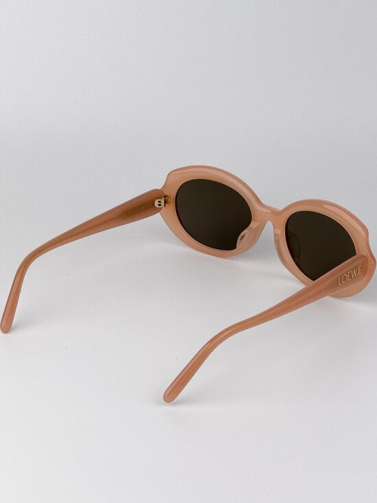 Loewe LW40147F 72E Oval Sunglasses – Shiny Nude Pink / Brown main image 2